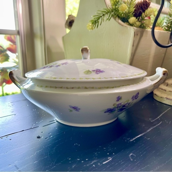 VINTAGE, B&T LIMOGES FRANCE, ROUND SERVING BOWL WITH LID. - Picture 14 of 16